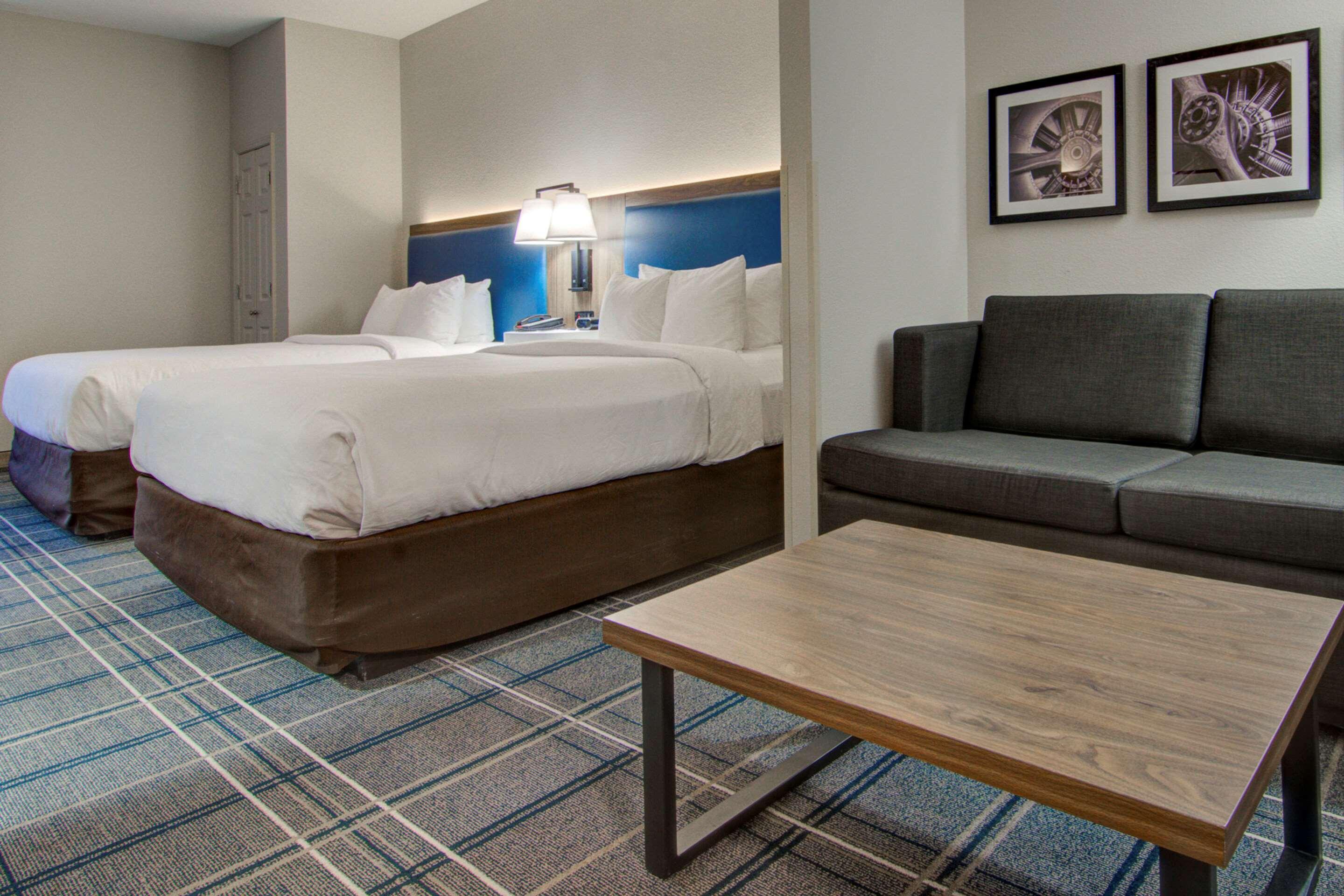 Comfort Suites Newport News Airport Buitenkant foto